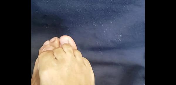  My feet n lotion tease